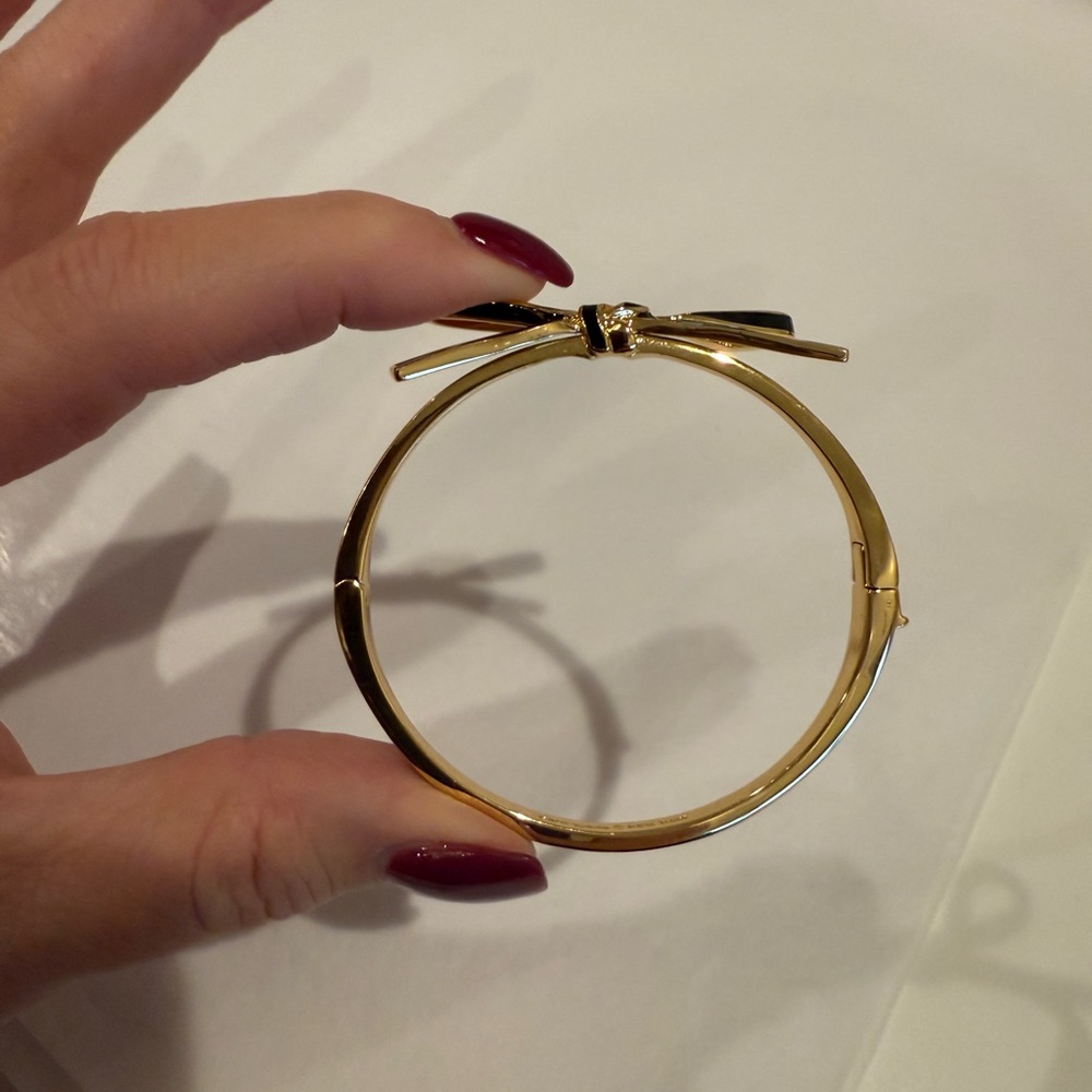 Kate Spade Gold and Black Bow bracelet. Brand New, No tags... giftable - Picture 8 of 13